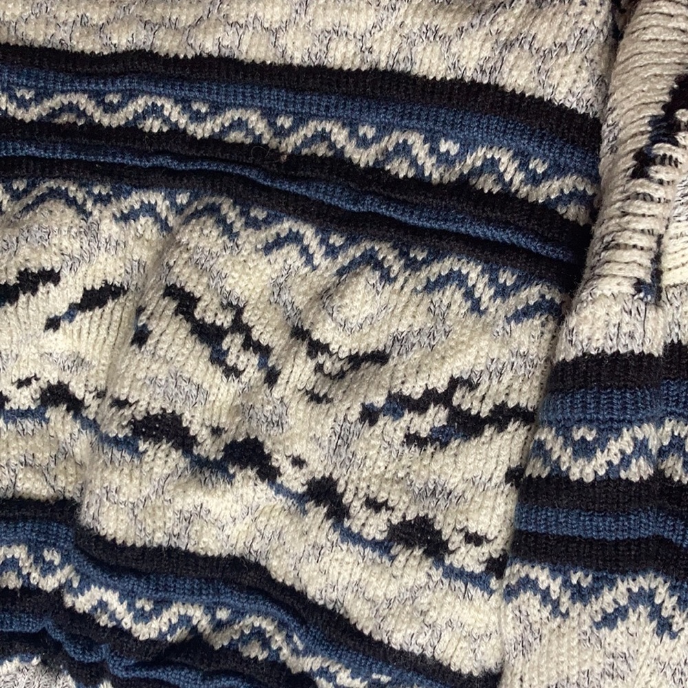 Cropped UO Sweater - Picture 3 of 5